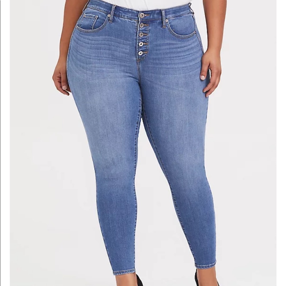 NWT Torrid Sky-high Skinny jeans